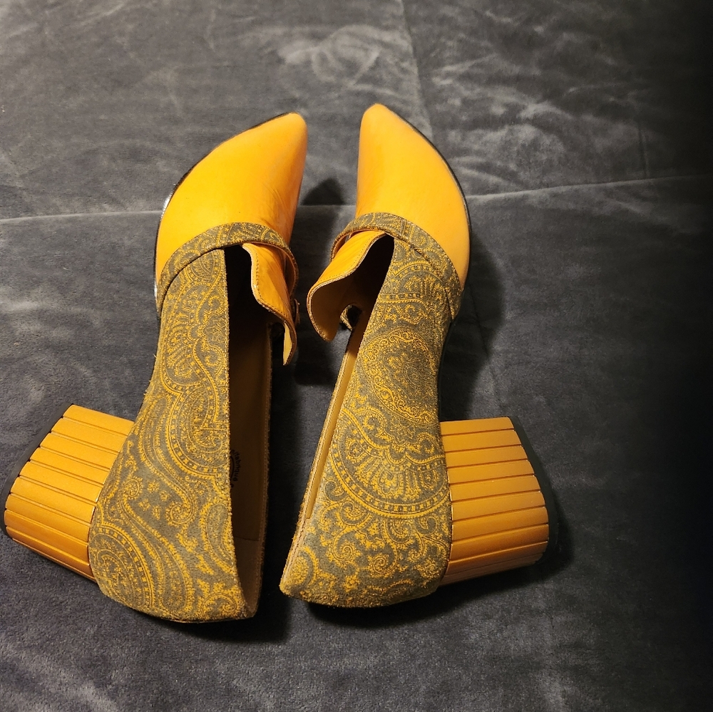 John Fluevog Gig! Mustard Patent size 12 - Picture 2 of 4